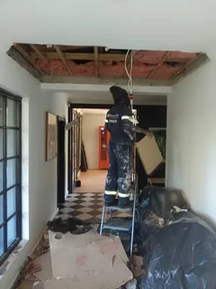 PAINTER,SKIMMER AND HANDYMAN IS LOOKING FOR A JOB.