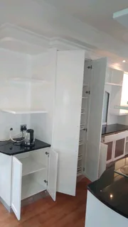 PAINTER,SKIMMER AND HANDYMAN IS LOOKING FOR A JOB.