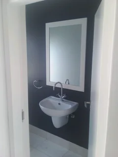 PAINTER,SKIMMER AND HANDYMAN IS LOOKING FOR A JOB.