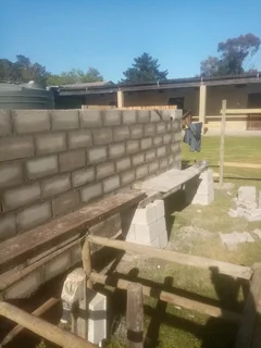 PAINTER,SKIMMER AND HANDYMAN IS LOOKING FOR A JOB.