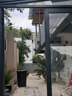 Painter,skimmer And Handyman Is Looking For A Job.