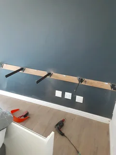 PAINTER,SKIMMER AND HANDYMAN IS LOOKING FOR A JOB.