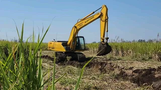 Grader, Roller, Watercart, Excavator, Tipper Hire