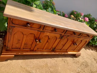 1760W x 800H Sideboard Server