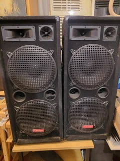 2x TITANAUDIO SPEAKERS
