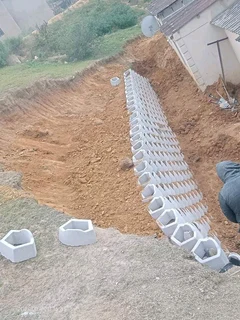 RETAINING WALLS INSTALLATION