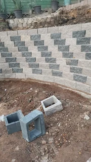 RETAINING WALLS INSTALL