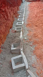 RETAINING WALLS INSTALL