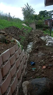 RETAINING WALLS INSTALL