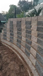 RETAINING WALLS INSTALL