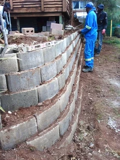 RETAINING WALL INSTALLING