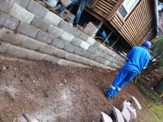 RETAINING WALL INSTALLING