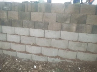 INSTALLATION RETAINING WALLS
