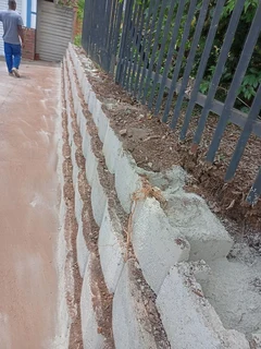 INSTALLATION RETAINING WALLS