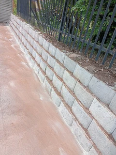 INSTALLATION RETAINING WALLS