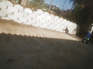 INSTALLATION RETAINING WALLS