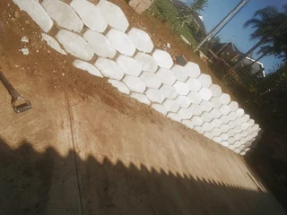 INSTALLATION RETAINING WALLS