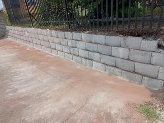 INSTALLATION RETAINING WALLS