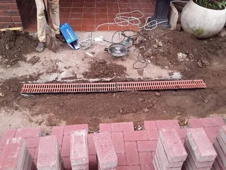 TARRING ROADS N DRIVEWAYS