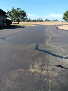 ROADS N DRIVEWAYS PAVING TAR