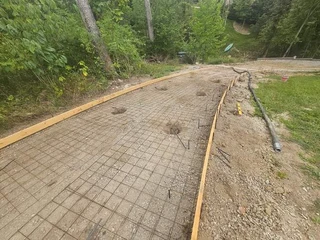 CONCRETE DRIVEWAYS N TAR ROADS