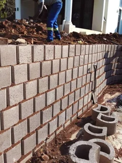 RETAINING WALLS INSTALL