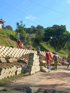 RETAINING WALLS INSTALL