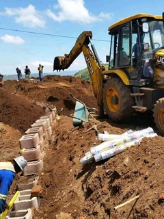 RETAINING WALLS INSTALL