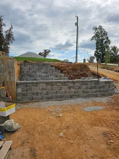 RETAINING WALLS INSTALL
