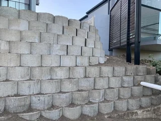 RETAINING WALL INSTALLING