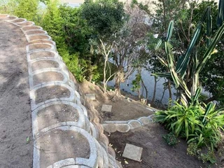 RETAINING WALL INSTALLING