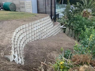 RETAINING WALL INSTALLING
