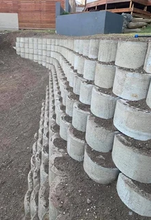 RETAINING WALL INSTALLING