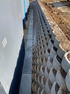RETAINING WALL INSTALLING