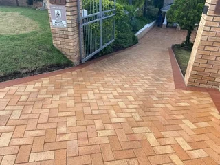 PAVING BRICK DRIVEWAYS