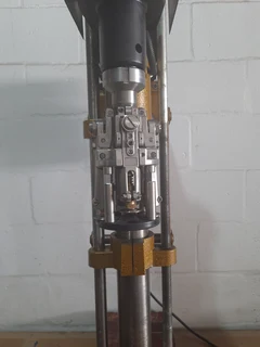 SEMI-AUTOMATIC BENCH CAPPER