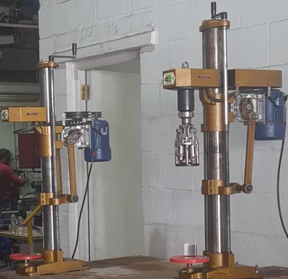 Semi-automatic Bench Capper