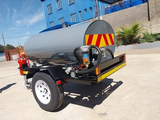1000 liter diesel bowser trailer  with 1km available now!