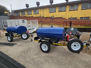 1000 liter diesel bowser trailer  with 1km available now!