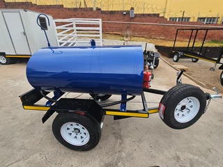 1000 liter diesel bowser trailer  with 1km available now!