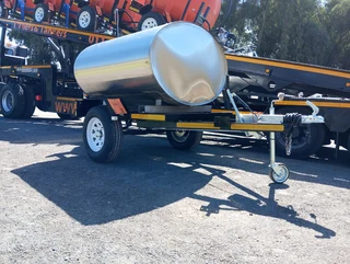 1000 liter stainless steel diesel bowser trailer with 1km available now!