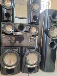 LG 5.2 SOUND SYSTEM IN GOOD CONDITION VERY POWERFUL SOUND WITH EXTREMELY BASS