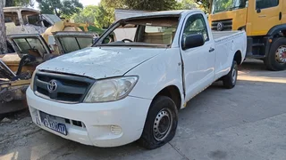 Toyota Hilux 2.0 VVTi – 2006 Stripping for spares