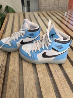 Kids Light Up Nike Air Takkies