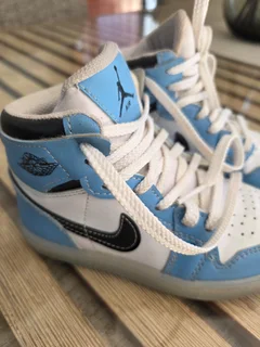 Kids Light Up Nike Air Takkies