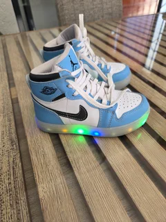 Kids Light Up Nike Air Takkies