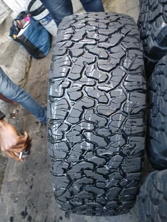 285/70/17 bfgoodrich all terrain ko2 with 95% thread life