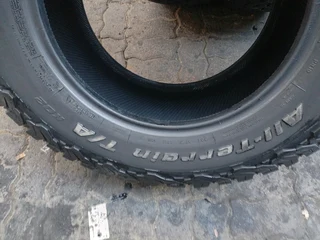 285/70/17 bfgoodrich all terrain ko2 with 95% thread life