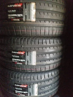 285/40/19 Yokohama Advan sport brand new