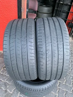 275/40/20 Bridgestone alenza runflat. With 90% thread life
